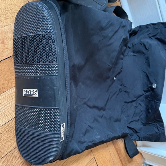 KORS rain boots & shoulder messenger bag - Picture 11 of 12